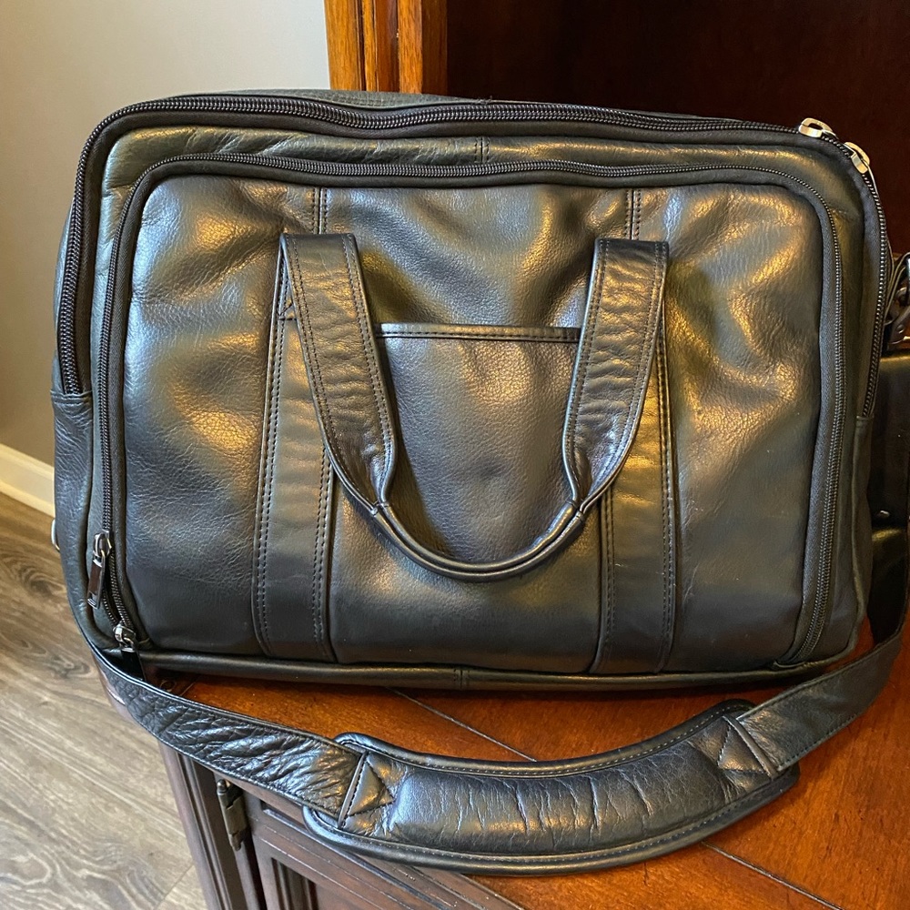 Heritage Black Leather Messenger Bag